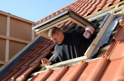 Pose de fenêtres de toit Velux au Cloître-Pleyben